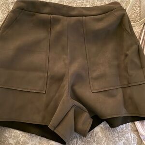 Chic Black Skirt with Pockets